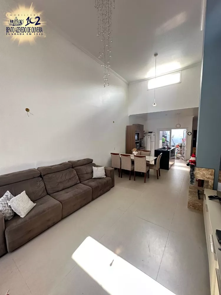 Casa, 3 quartos, 108 m² - Foto 1