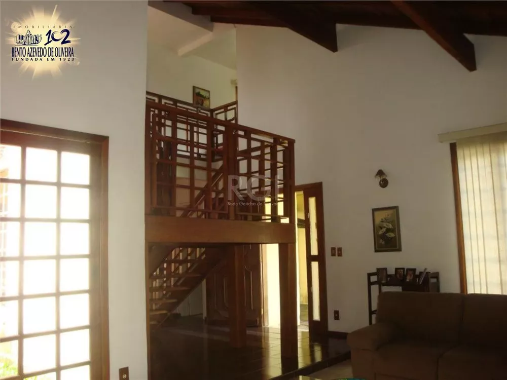 Casa, 4 quartos, 240 m² - Foto 1