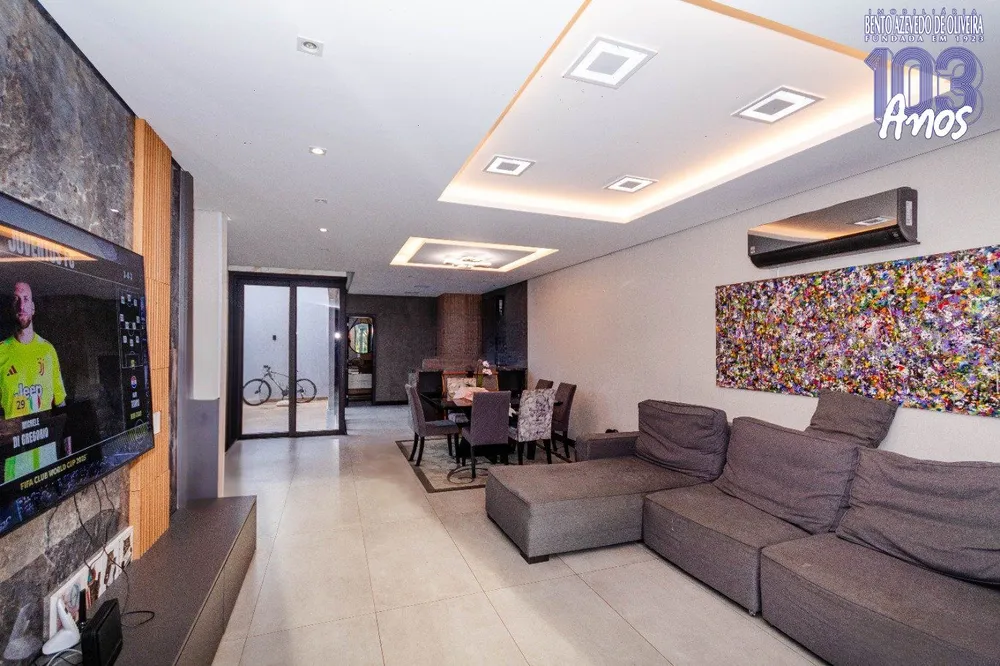 Casa, 4 quartos, 225 m² - Foto 1