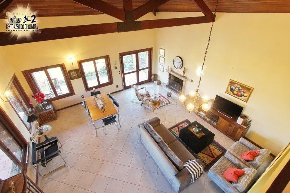 Casa, 4 quartos, 269 m² - Foto 1