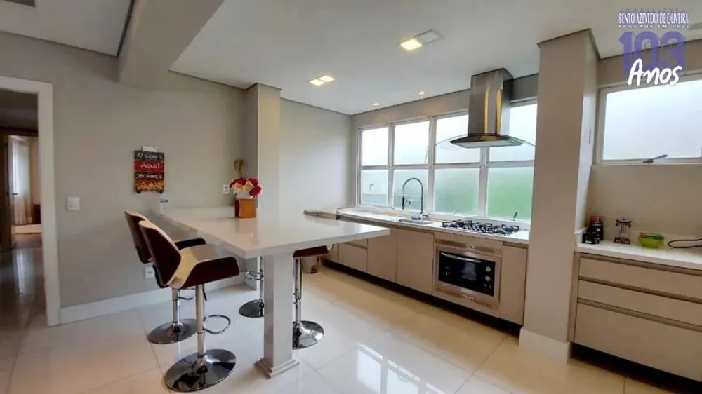 Cobertura, 3 quartos, 235 m² - Foto 1