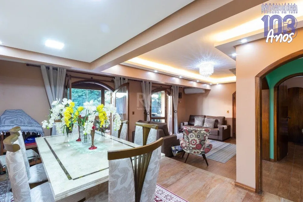 Casa, 3 quartos, 232 m² - Foto 1