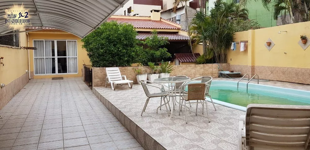 Casa, 4 quartos, 259 m² - Foto 1