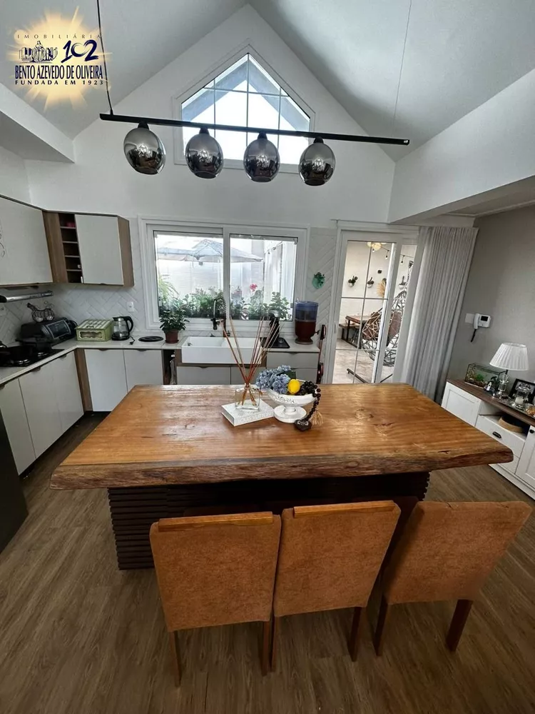 Casa, 3 quartos, 241 m² - Foto 4