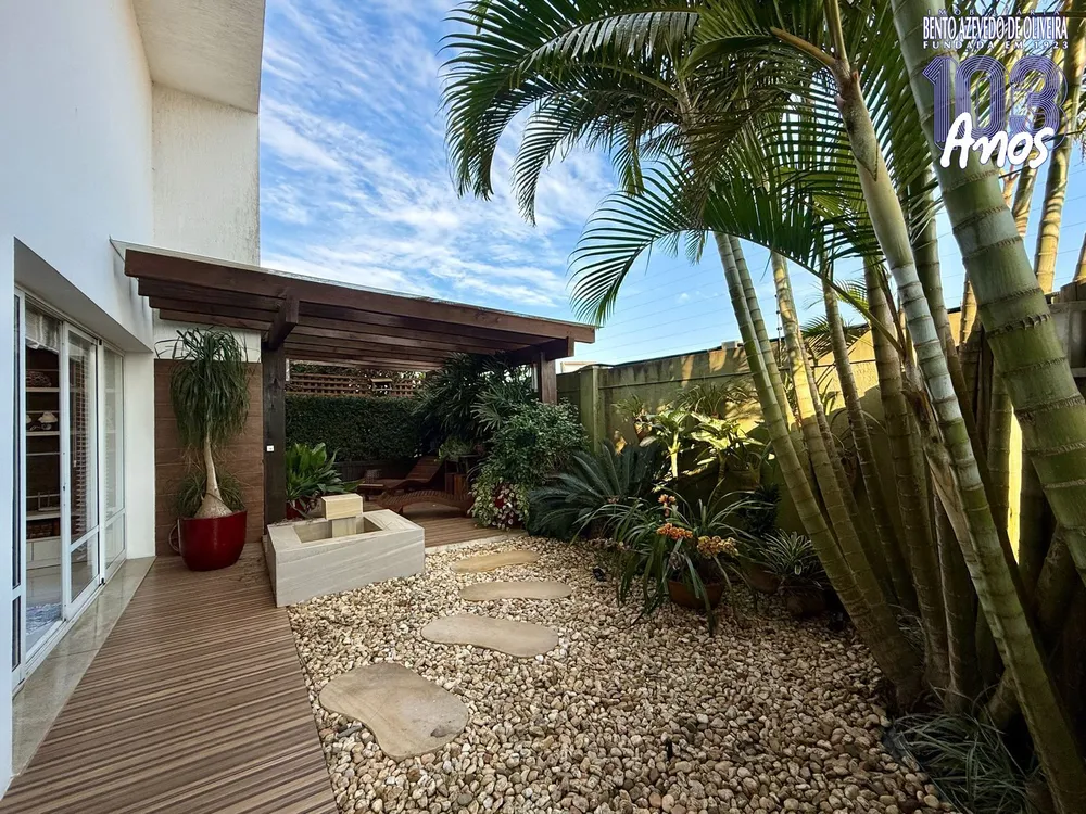 Casa, 4 quartos, 270 m² - Foto 1