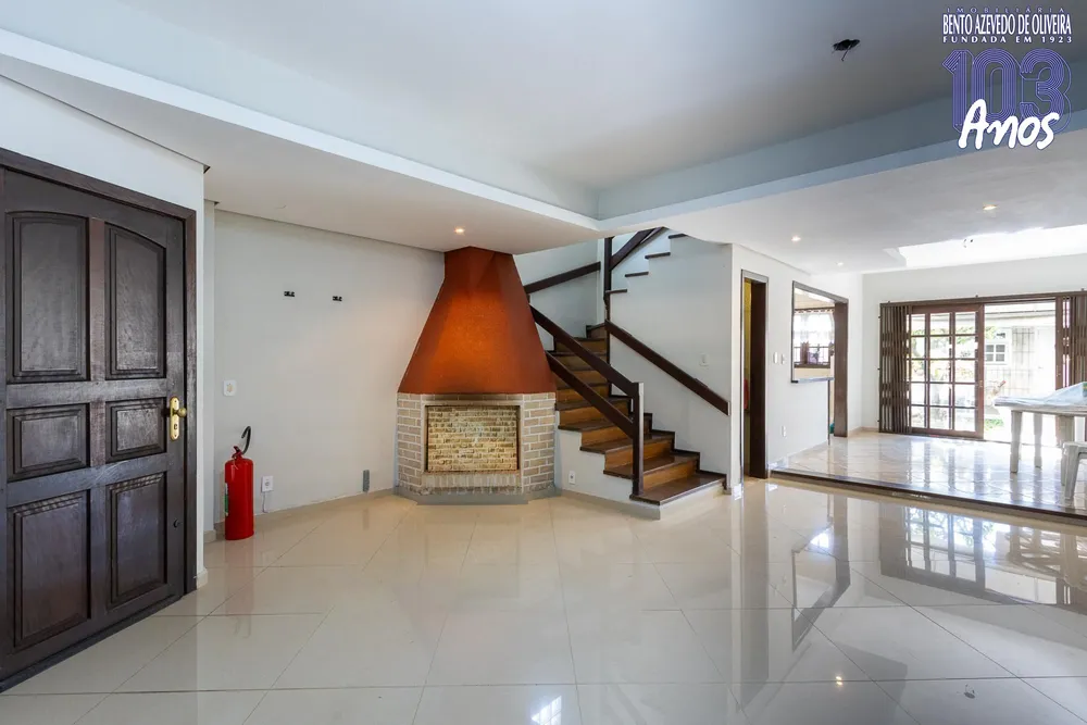 Casa, 3 quartos, 202 m² - Foto 1