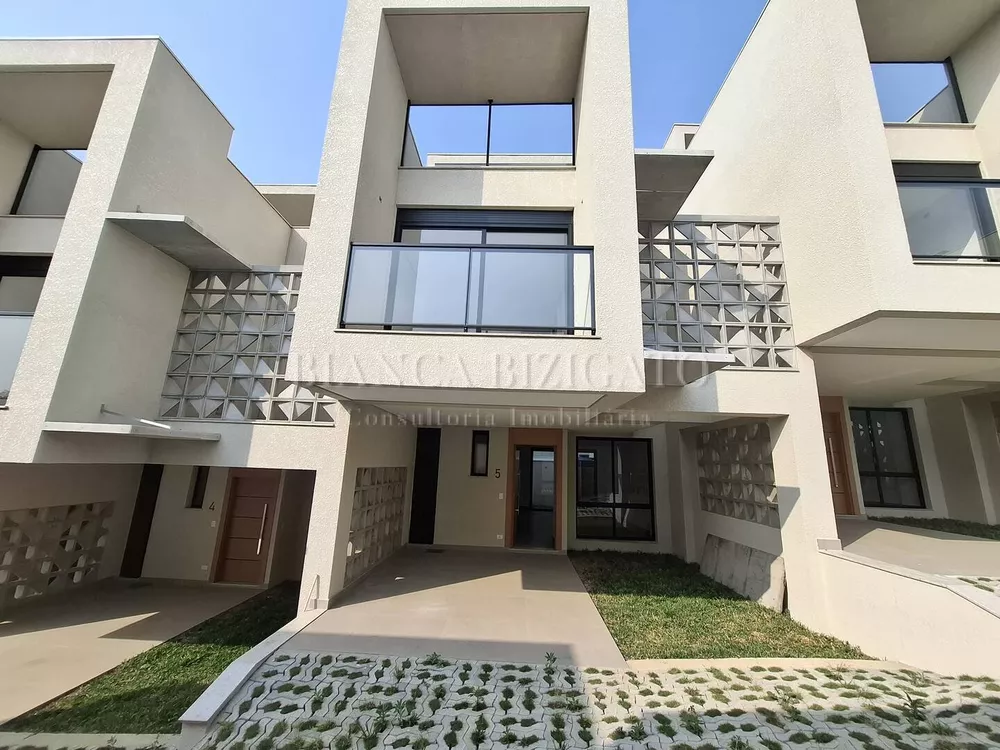 Casa à venda com 3 quartos, 141m² - Foto 1