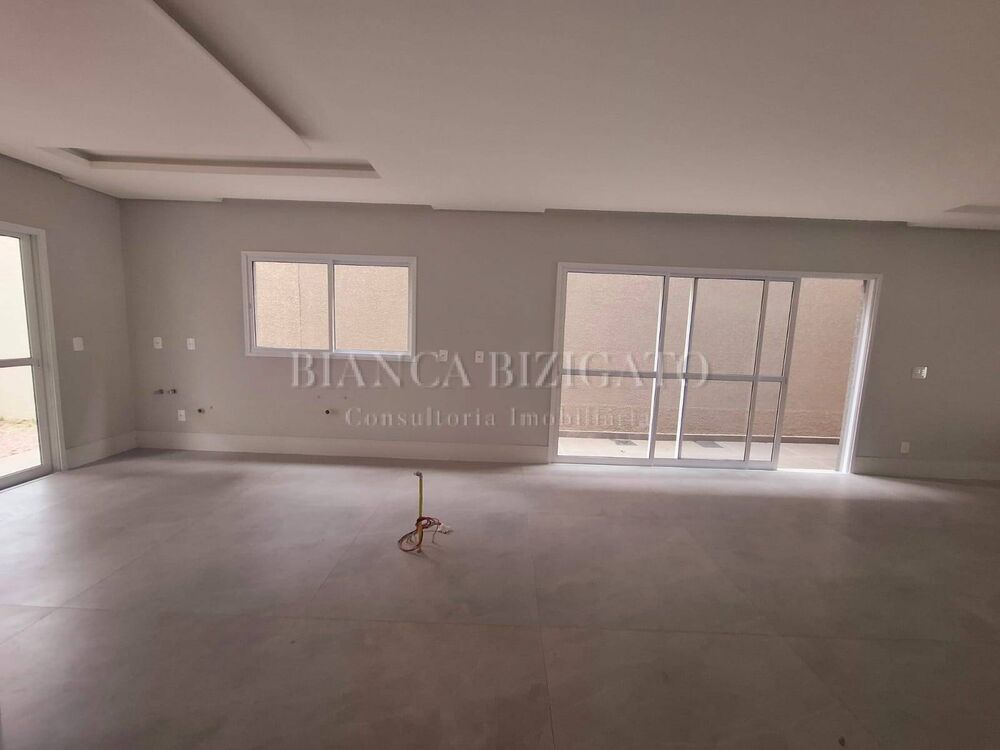 Casa à venda com 4 quartos, 281m² - Foto 3