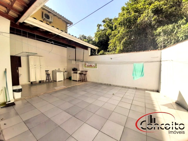 Casa à venda com 3 quartos, 300m² - Foto 18