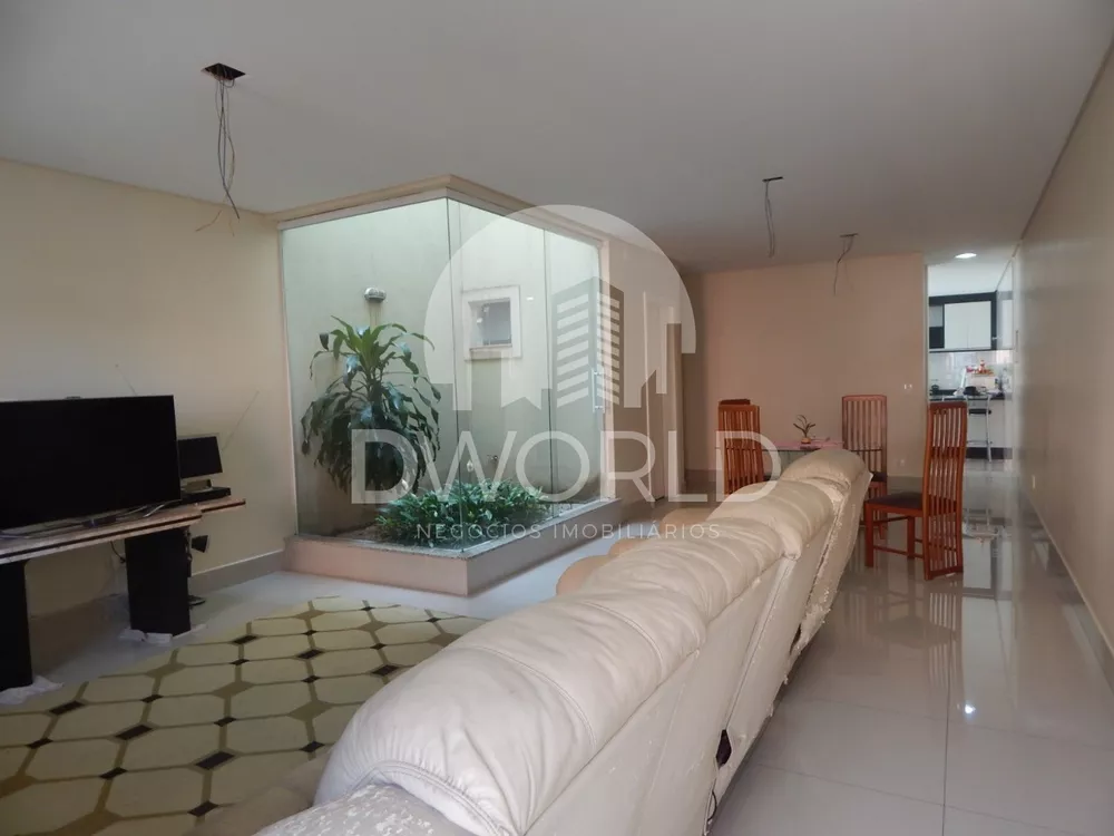 Casa à venda com 3 quartos, 245m² - Foto 4