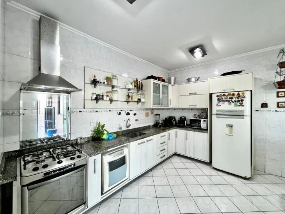 Apartamento, 4 quartos, 223 m² - Foto 1
