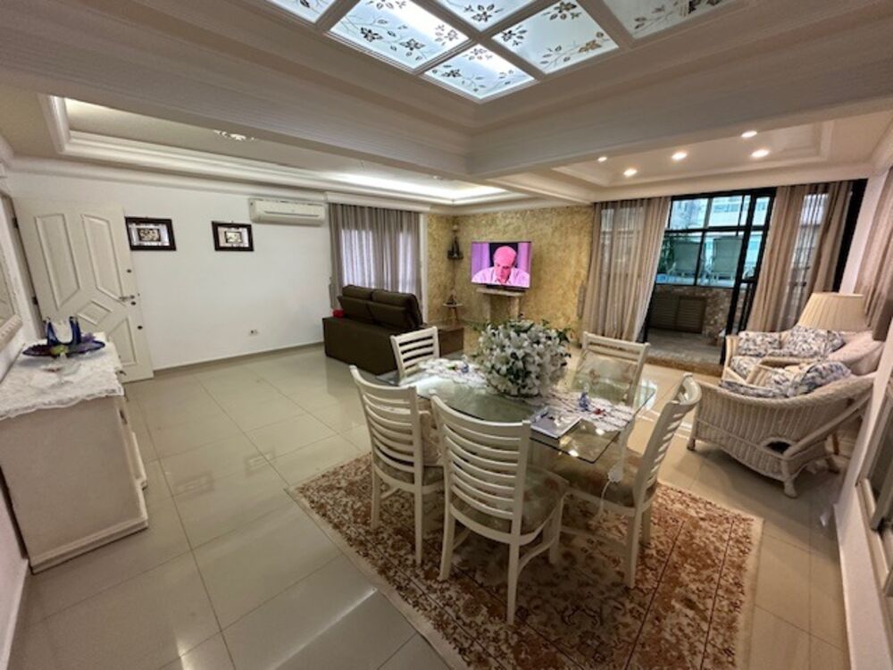 Cobertura à venda com 4 quartos, 250m² - Foto 1