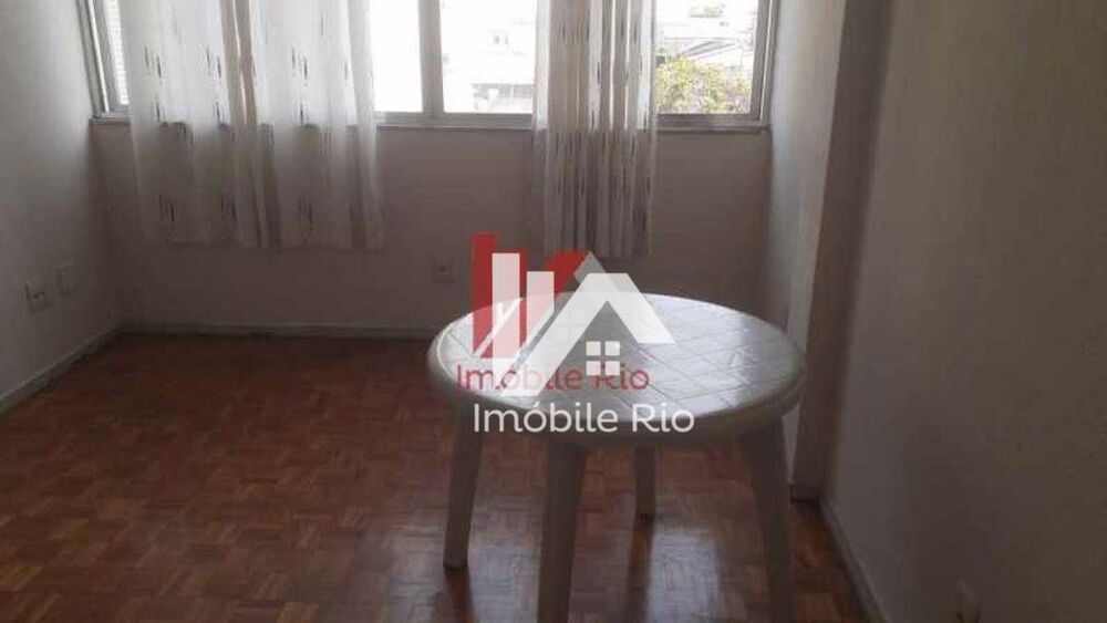 Apartamento à venda com 2 quartos, 70m² - Foto 2