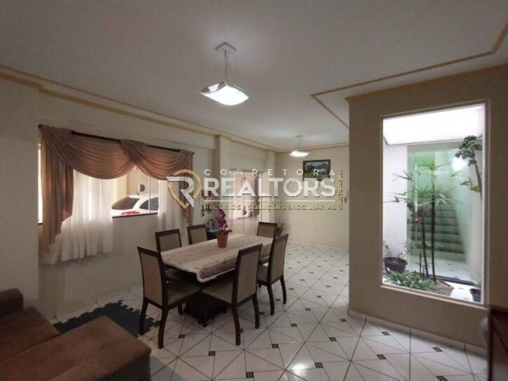 Casa à venda com 3 quartos, 230m² - Foto 3