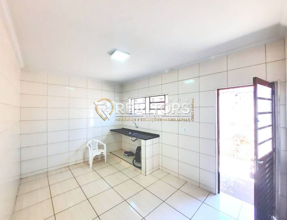 Casa à venda com 2 quartos, 60m² - Foto 3