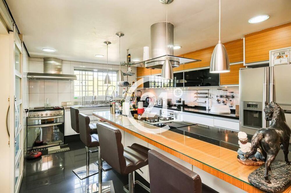 Casa de Condomínio à venda e aluguel com 4 quartos, 700m² - Foto 2