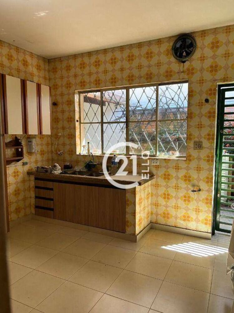 Casa, 3 quartos, 201 m² - Foto 1