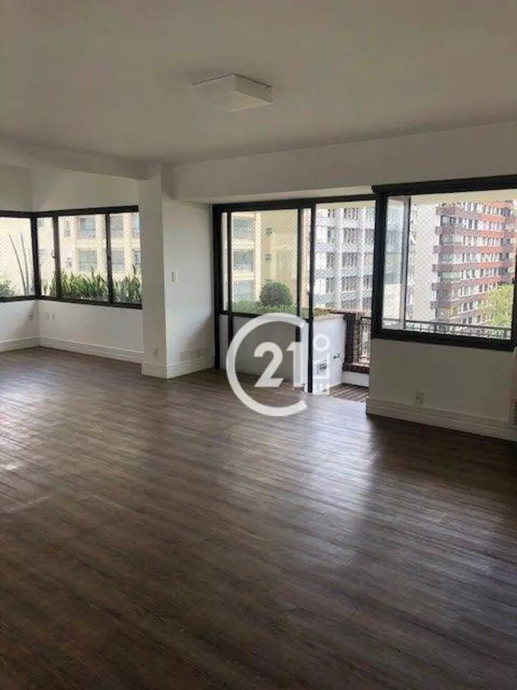 Apartamento para alugar com 4 quartos, 250m² - Foto 1