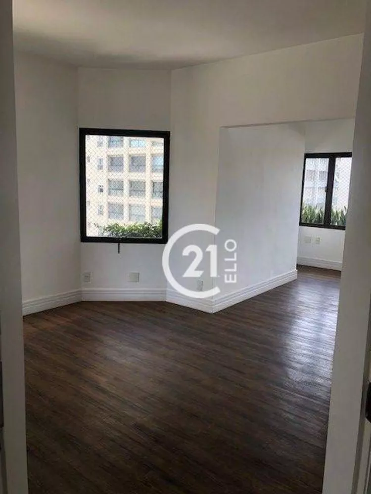 Apartamento para alugar com 4 quartos, 250m² - Foto 2