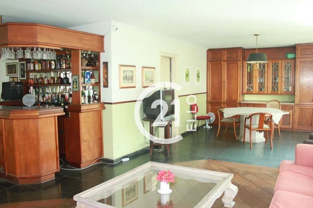 Apartamento, 3 quartos, 240 m² - Foto 1