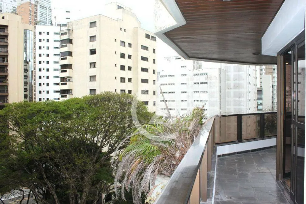 Apartamento, 3 quartos, 242 m² - Foto 1