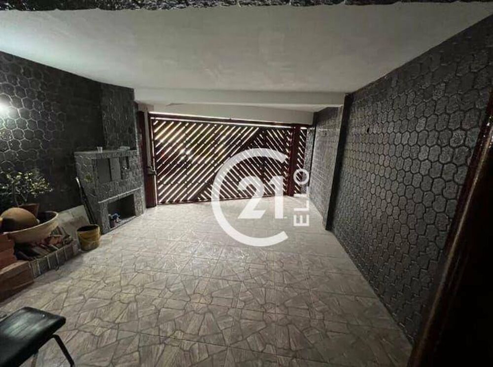 Sobrado à venda com 2 quartos, 200m² - Foto 1