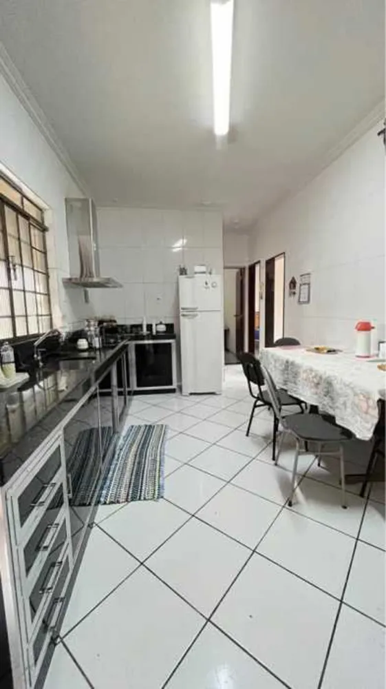 Casa, 3 quartos, 180 m² - Foto 2