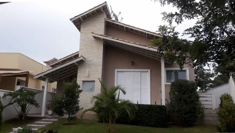 Casa à venda com 2 quartos, 200m² - Foto 1