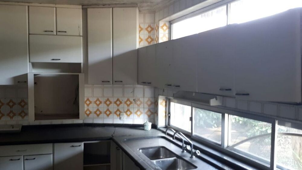 Casa à venda com 6 quartos, 600m² - Foto 1
