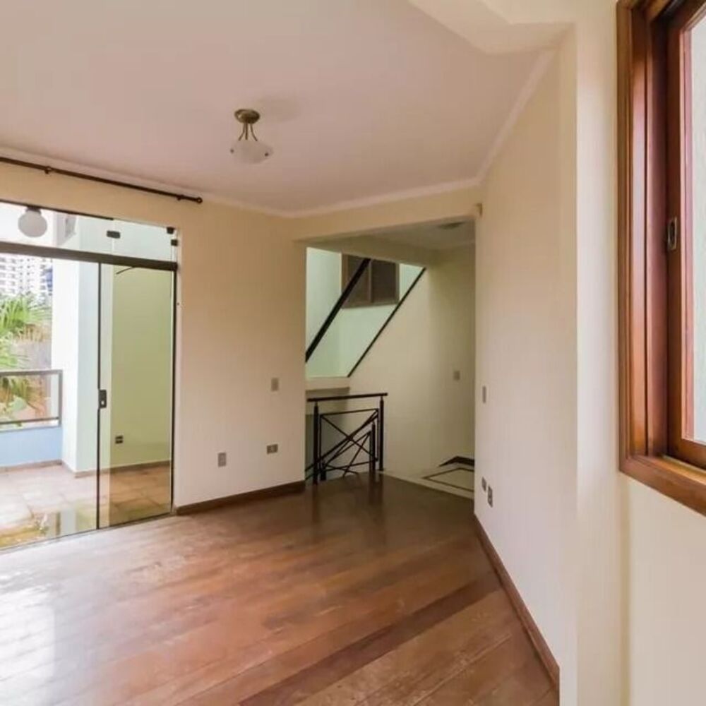 Casa à venda e aluguel com 3 quartos, 650m² - Foto 1