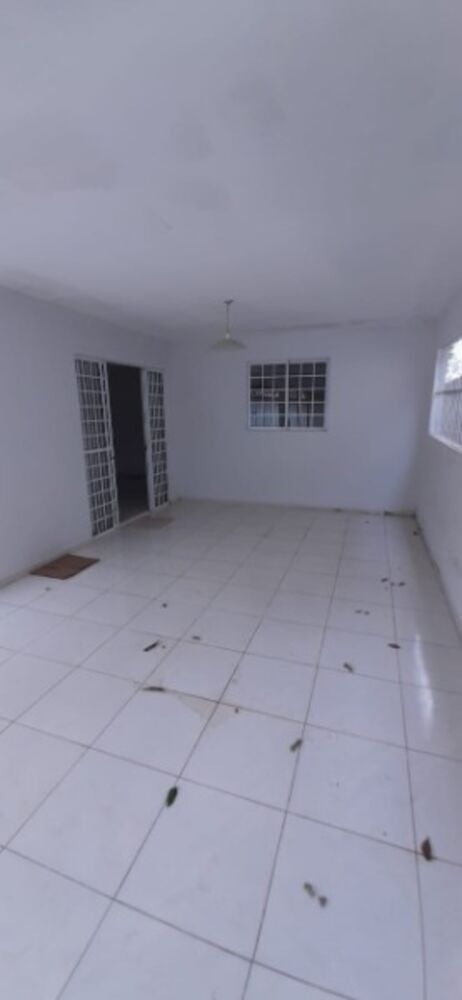 Casa à venda com 6 quartos, 150m² - Foto 1