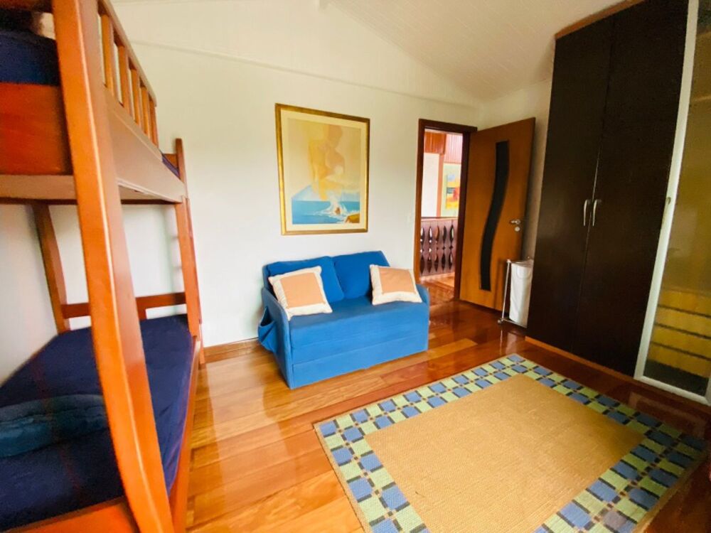 Casa à venda com 4 quartos, 260m² - Foto 1