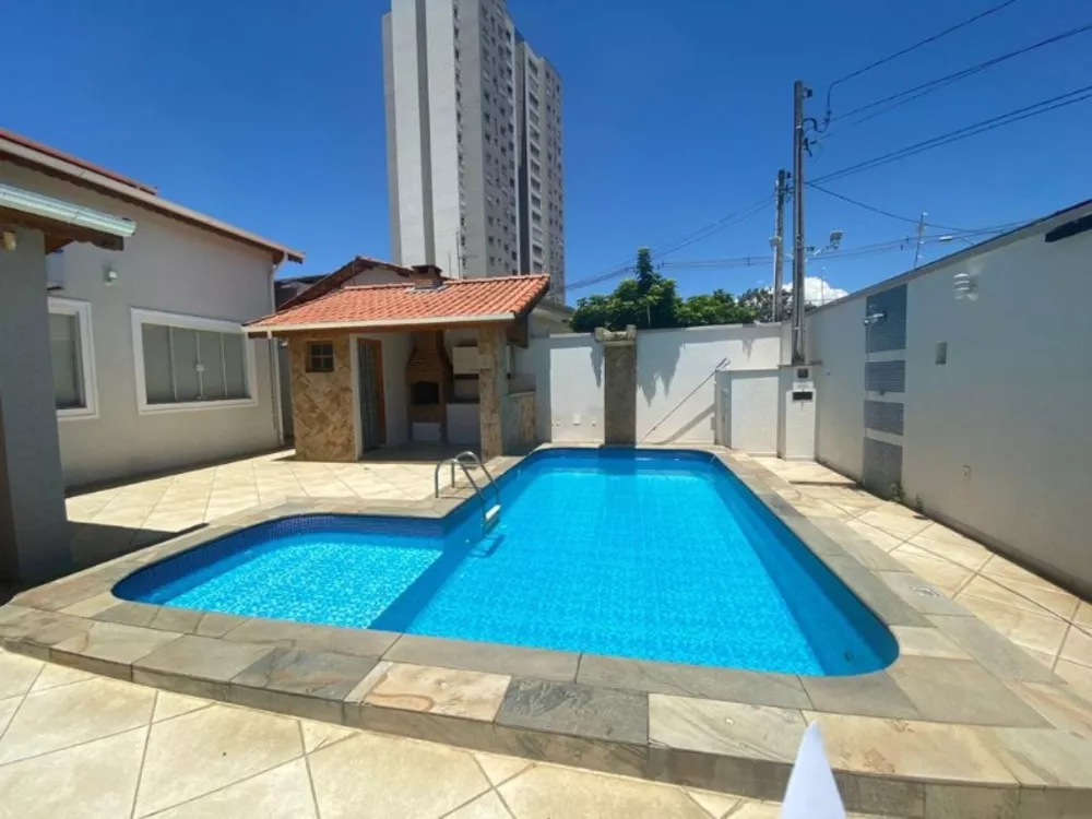 Casa à venda com 4 quartos, 214m² - Foto 2