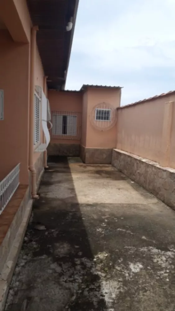 Casa à venda com 4 quartos, 250m² - Foto 2