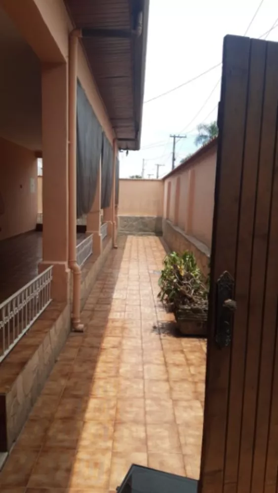 Casa à venda com 4 quartos, 250m² - Foto 14