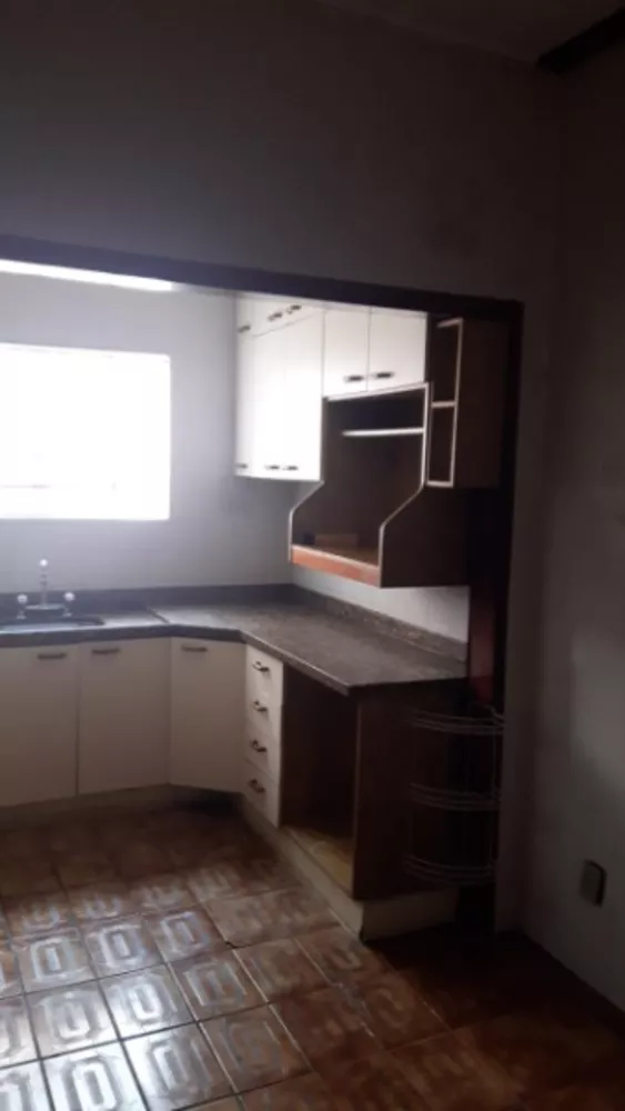 Casa à venda com 4 quartos, 250m² - Foto 5