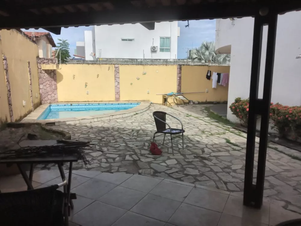 Casa à venda com 8 quartos, 300m² - Foto 4