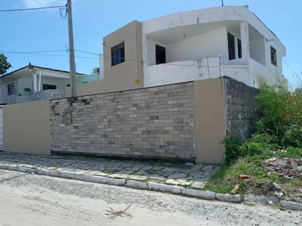 Casa à venda com 8 quartos, 300m² - Foto 1