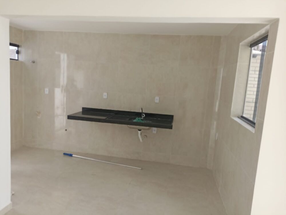 Casa à venda com 3 quartos, 77m² - Foto 4