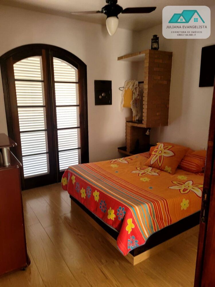 Casa, 3 quartos, 218 m² - Foto 2