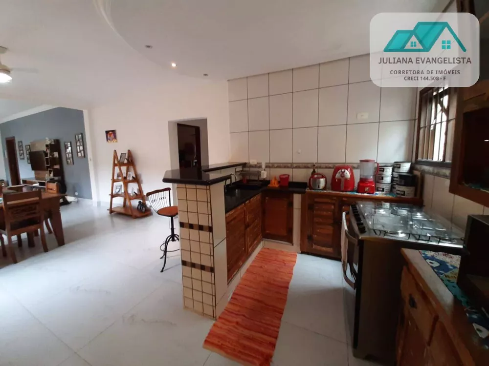 Casa à venda com 3 quartos, 232m² - Foto 3