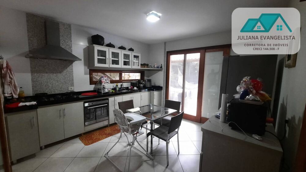 Casa, 4 quartos, 335 m² - Foto 1