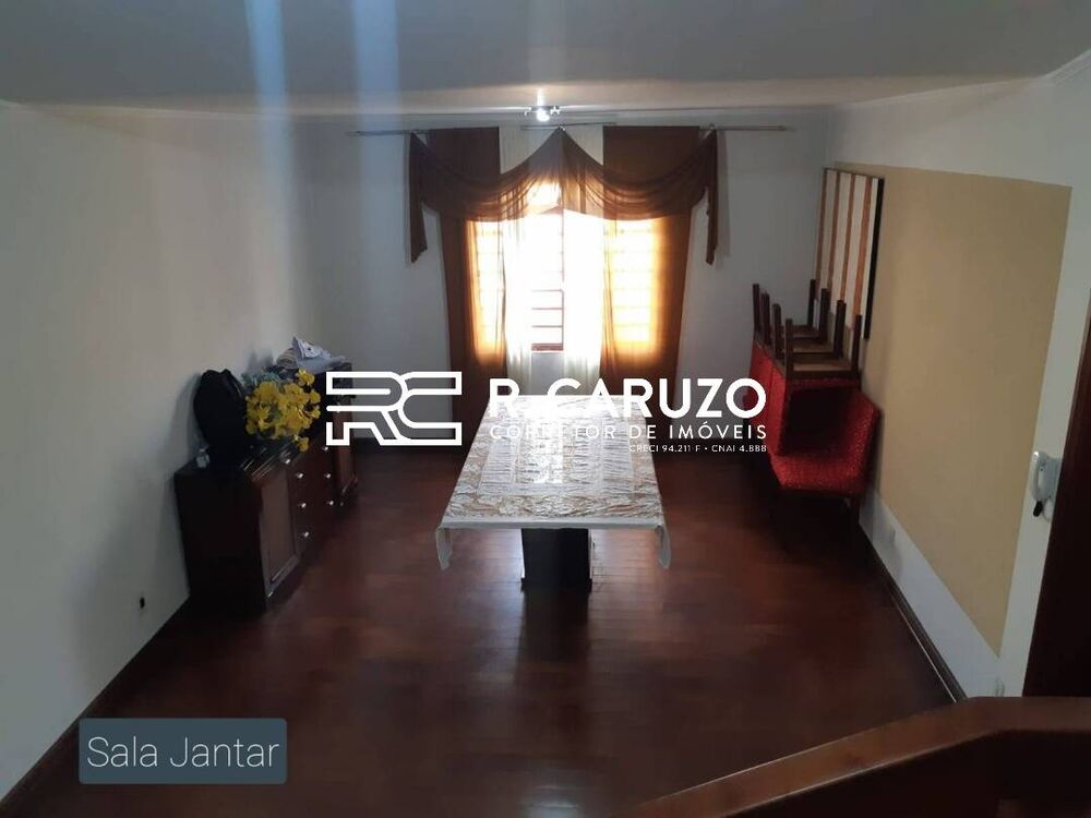 Casa à venda com 3 quartos, 226m² - Foto 1