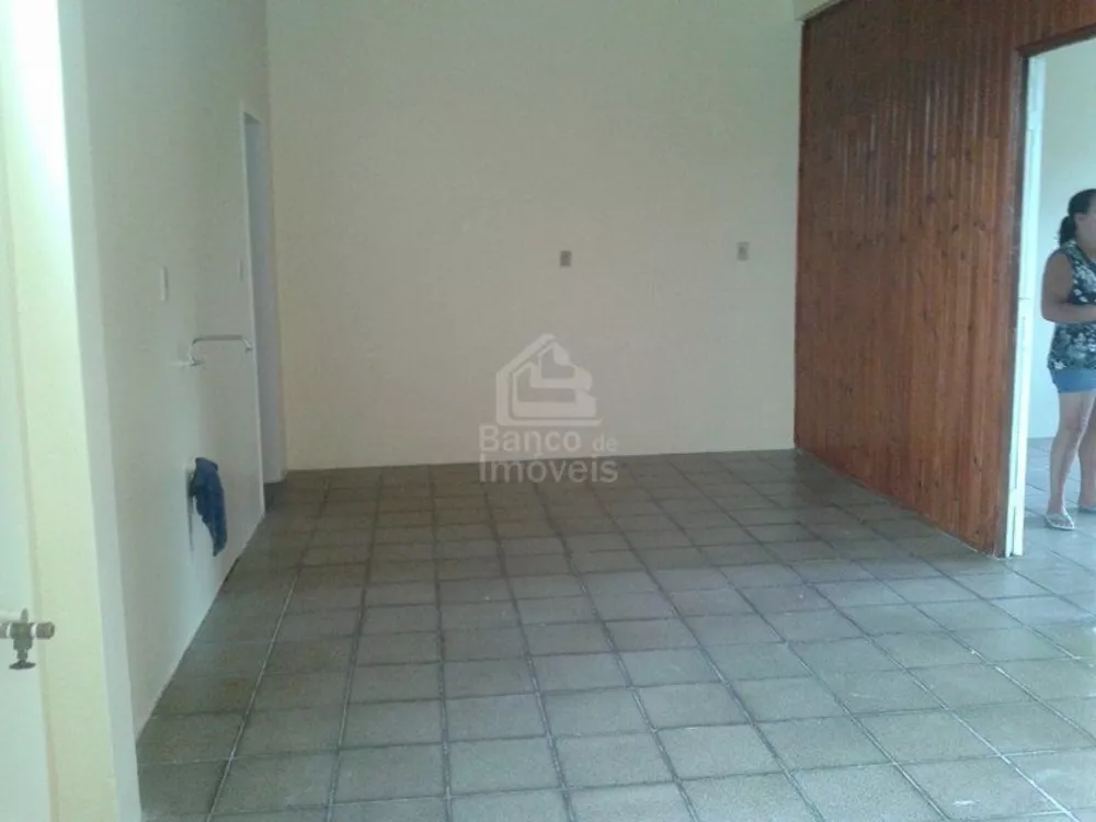 Apartamento à venda com 3 quartos, 200m² - Foto 2