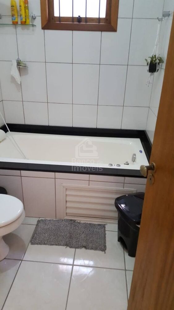 Casa, 4 quartos, 165 m² - Foto 1