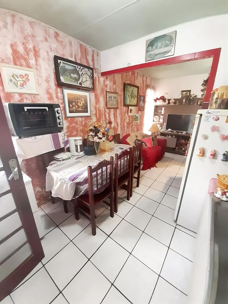 Casa à venda com 3 quartos, 100m² - Foto 4