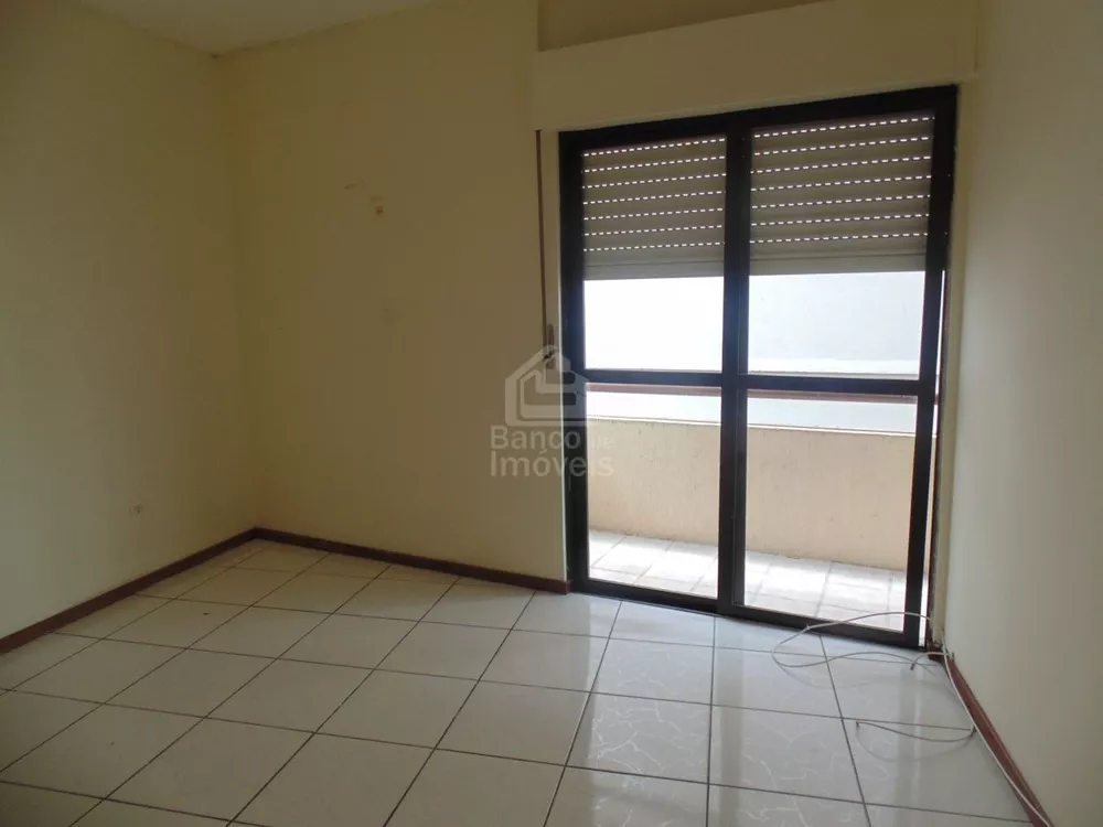 Apartamento à venda com 3 quartos, 93m² - Foto 3