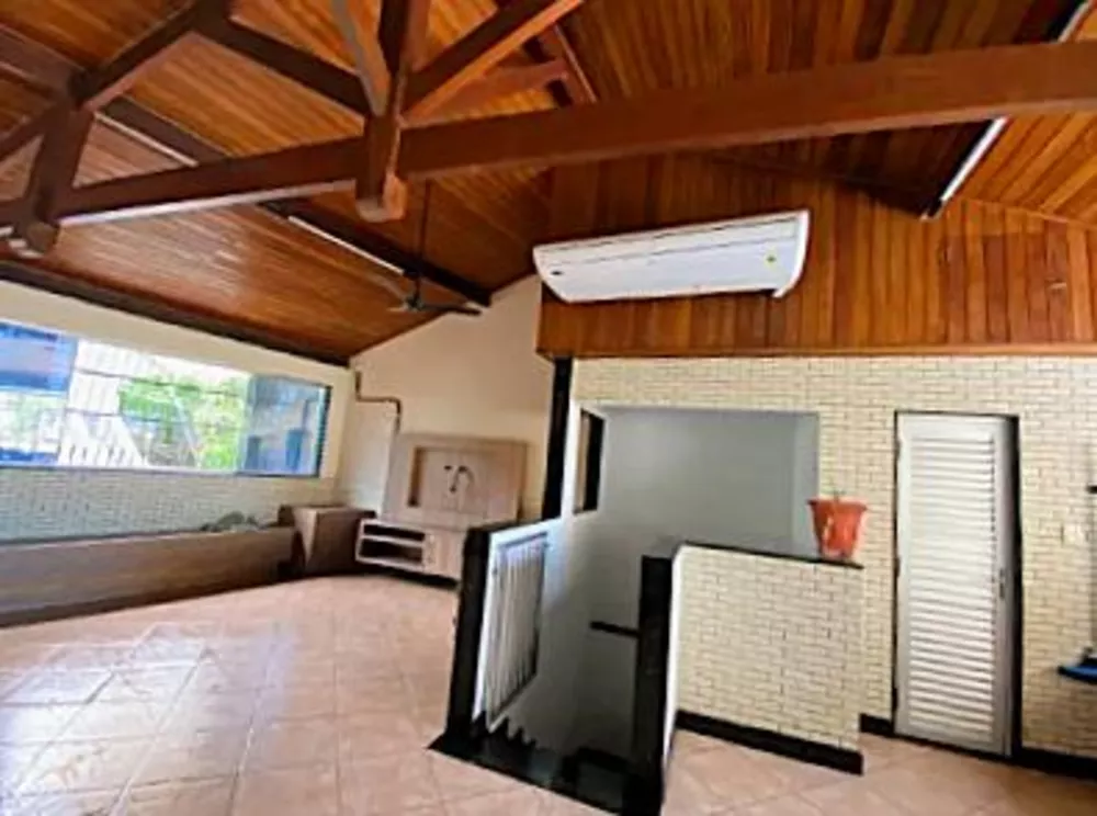 Casa à venda com 3 quartos, 300m² - Foto 4