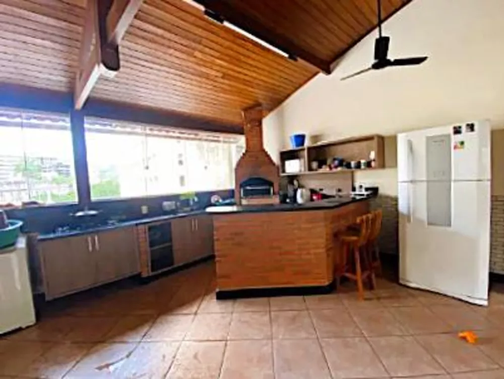 Casa à venda com 3 quartos, 300m² - Foto 3