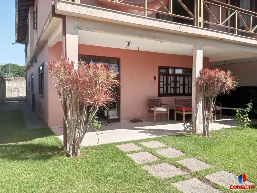 Casa à venda com 7 quartos, 320m² - Foto 2